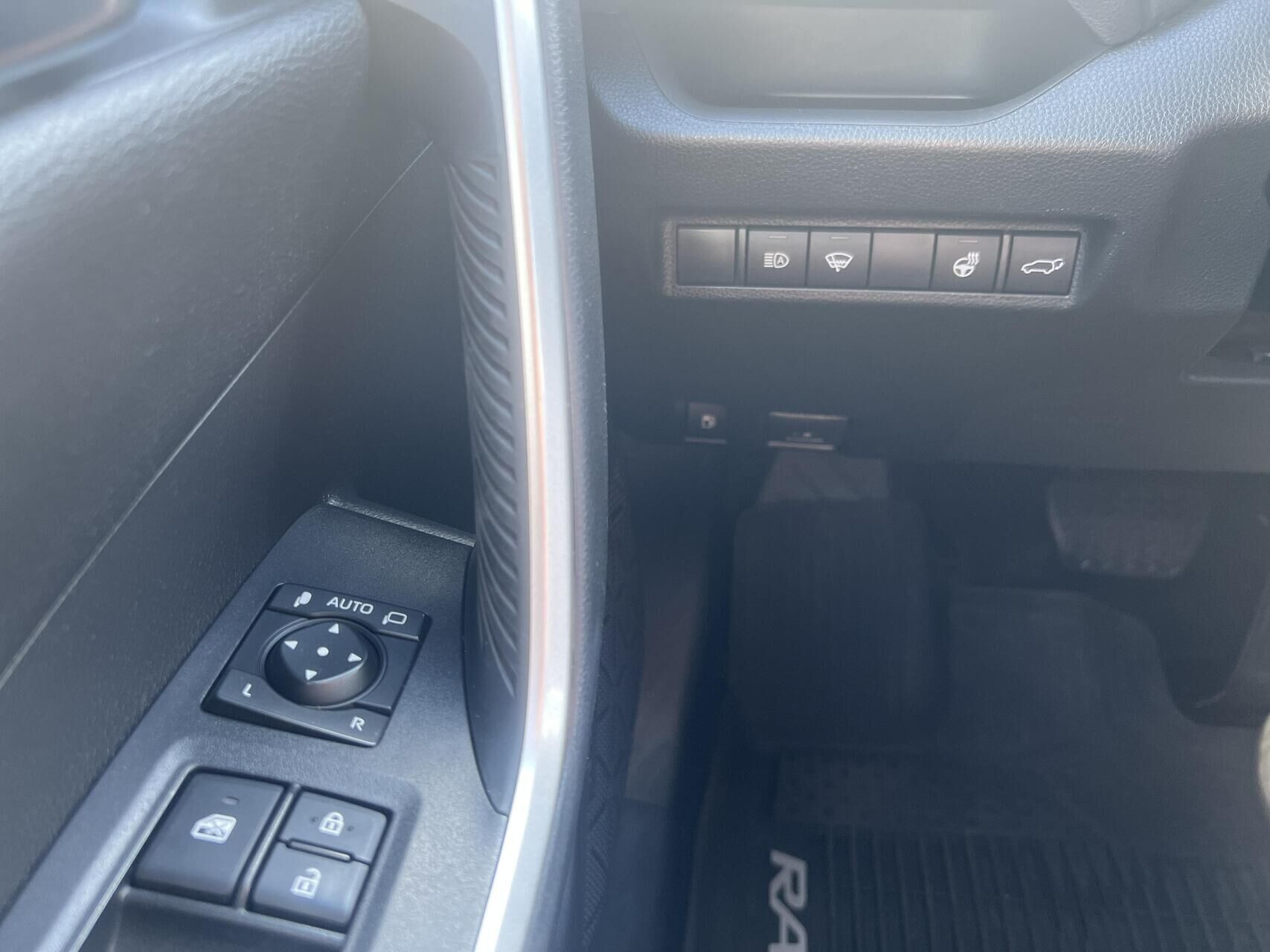 Grå Toyota RAV4 Plug-in fra 2022