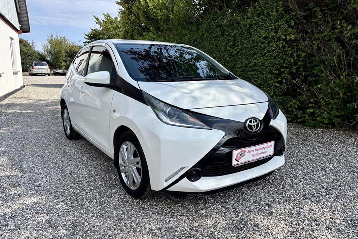 Hvid Toyota Aygo fra 2015