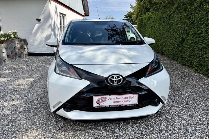 Hvid Toyota Aygo fra 2015