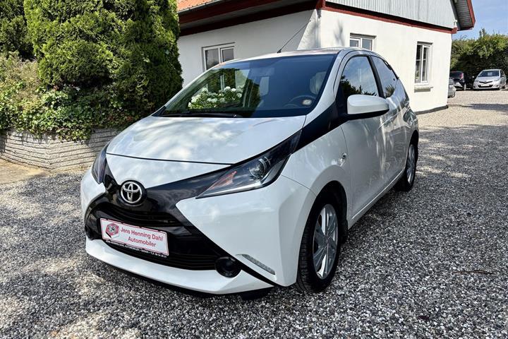 Hvid Toyota Aygo fra 2015