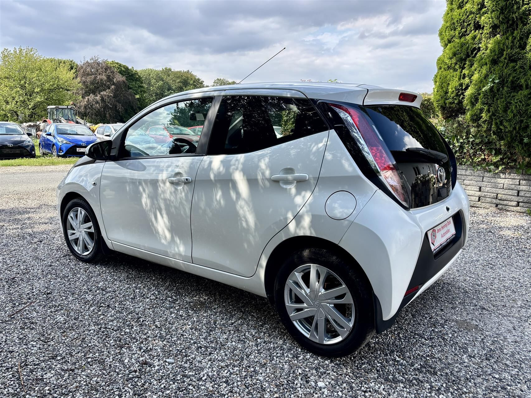 Hvid Toyota Aygo fra 2015