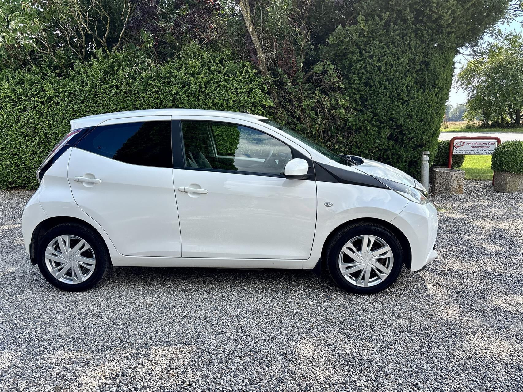 Hvid Toyota Aygo fra 2015