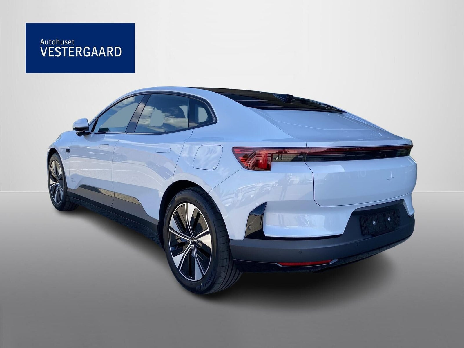 Hvid Polestar 4 fra 2026