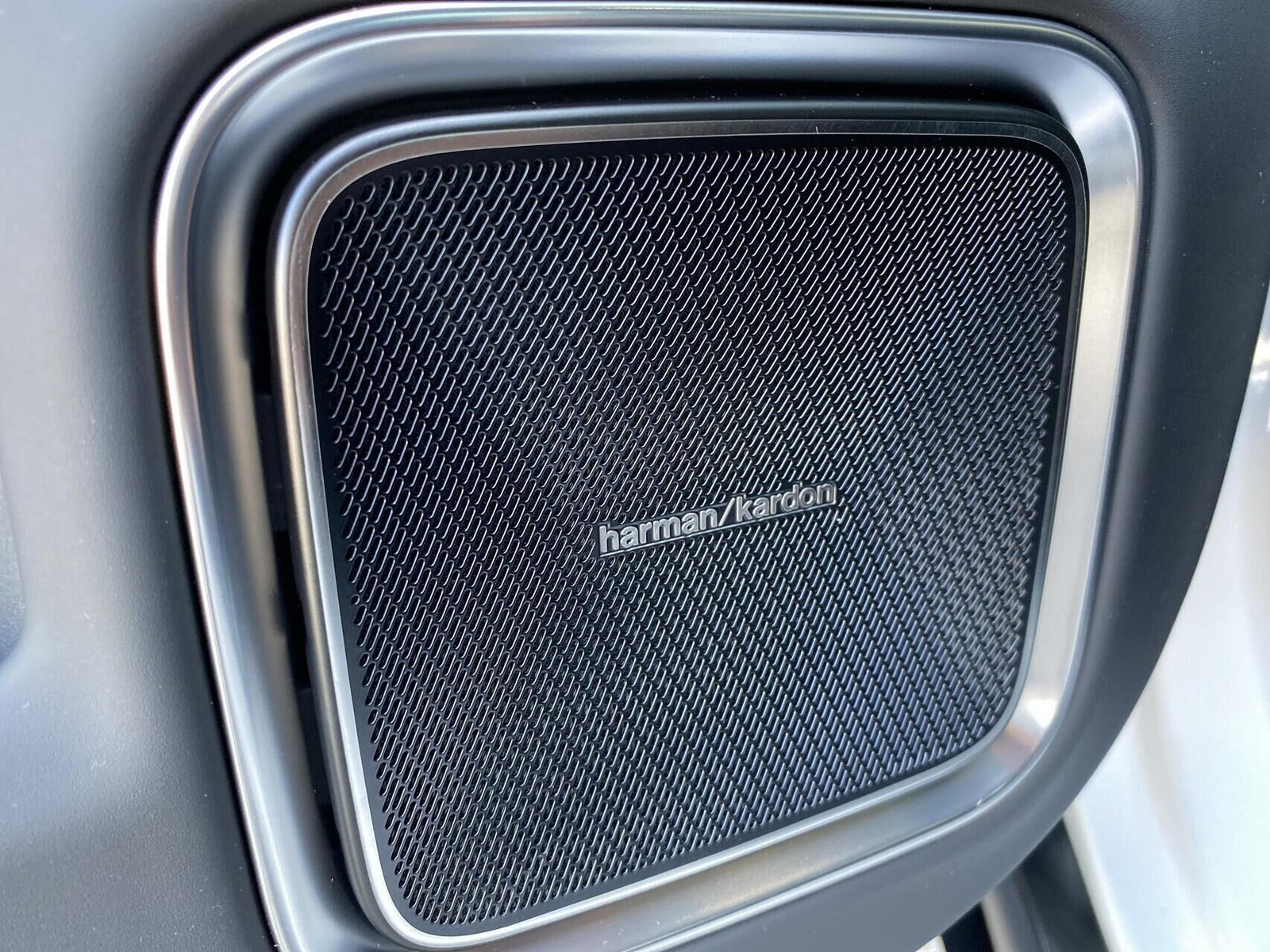 Hvid Polestar 4 fra 2026