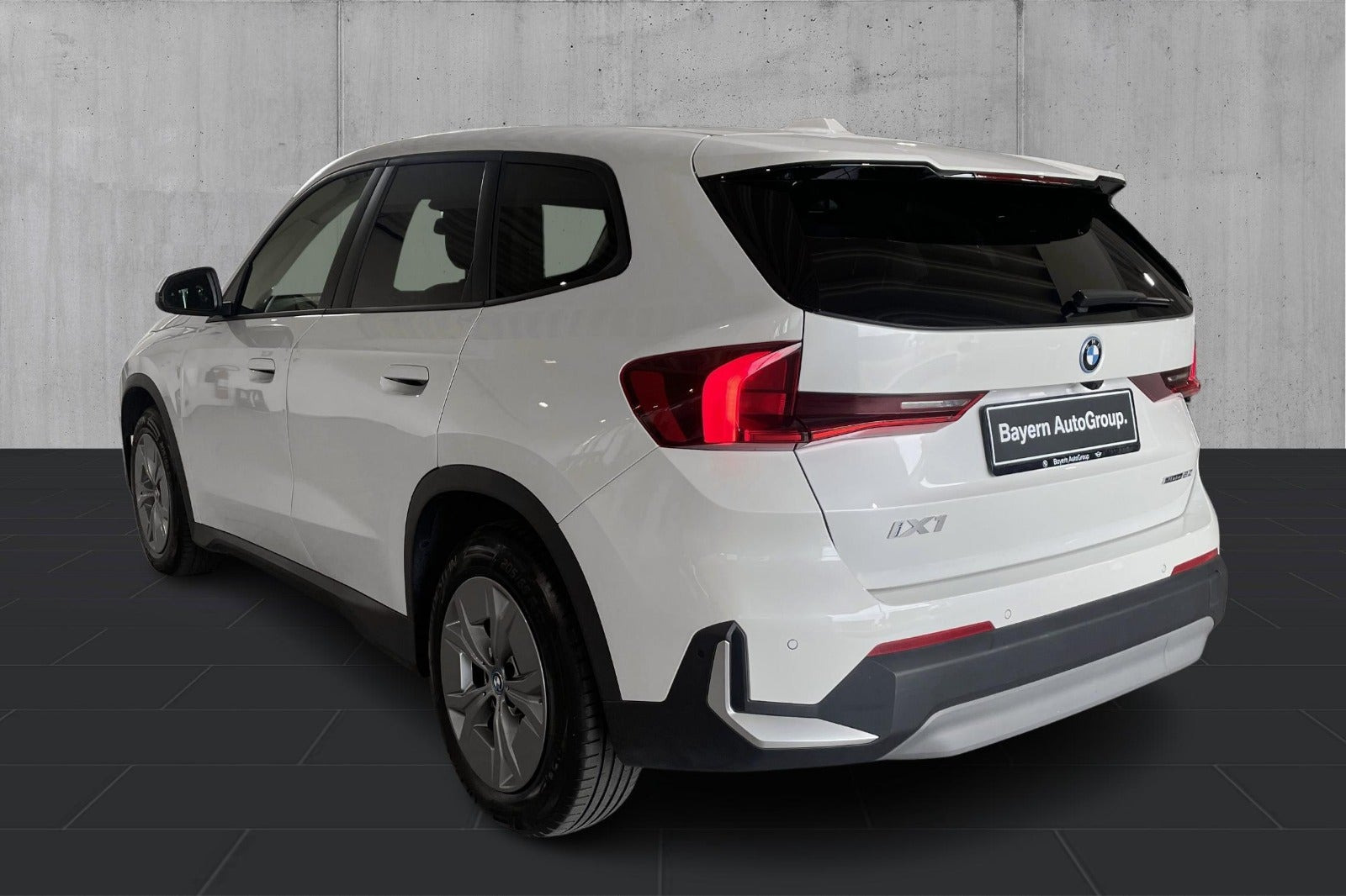 Hvid BMW iX1 fra 2024