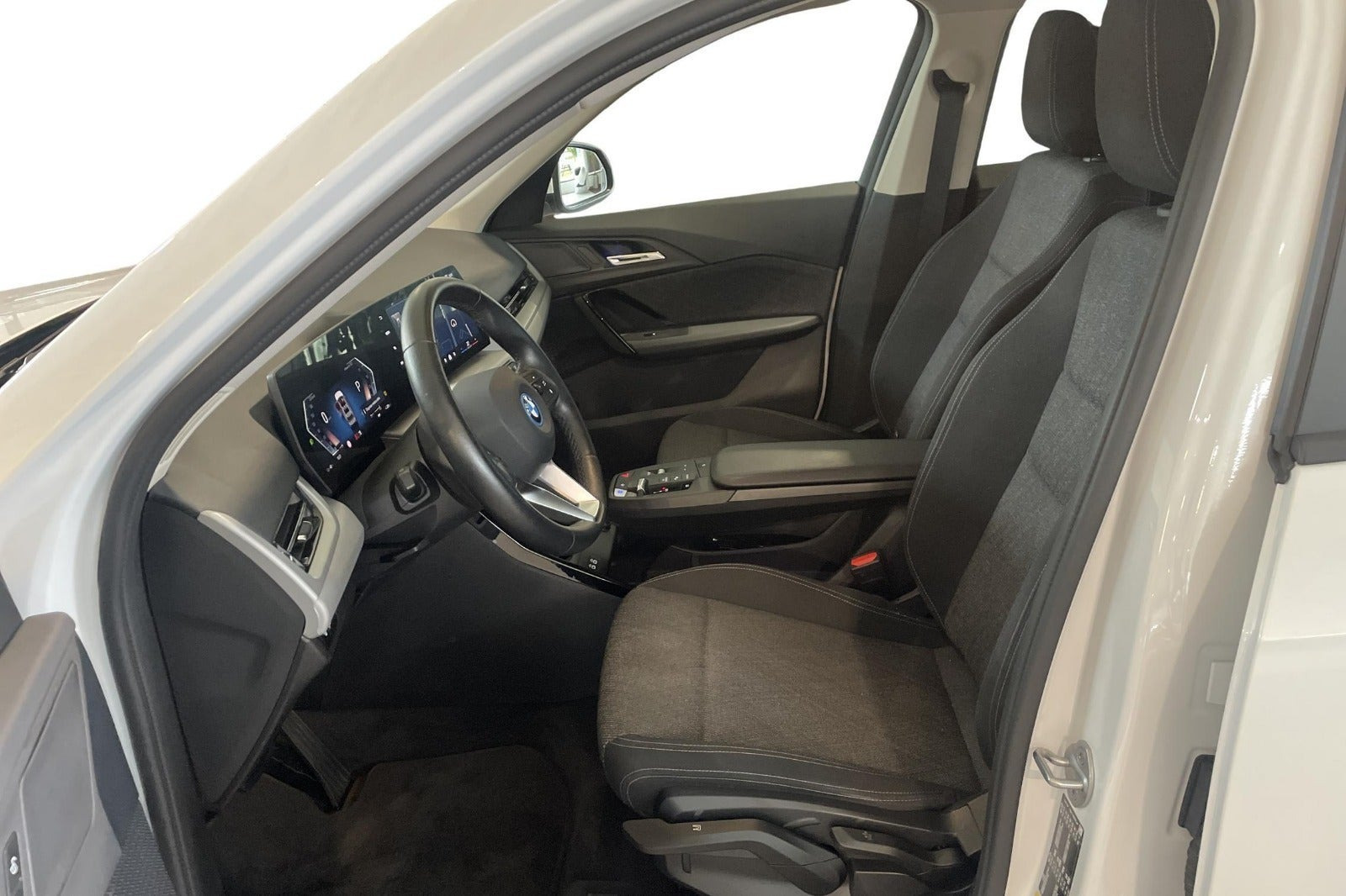 Hvid BMW iX1 fra 2024