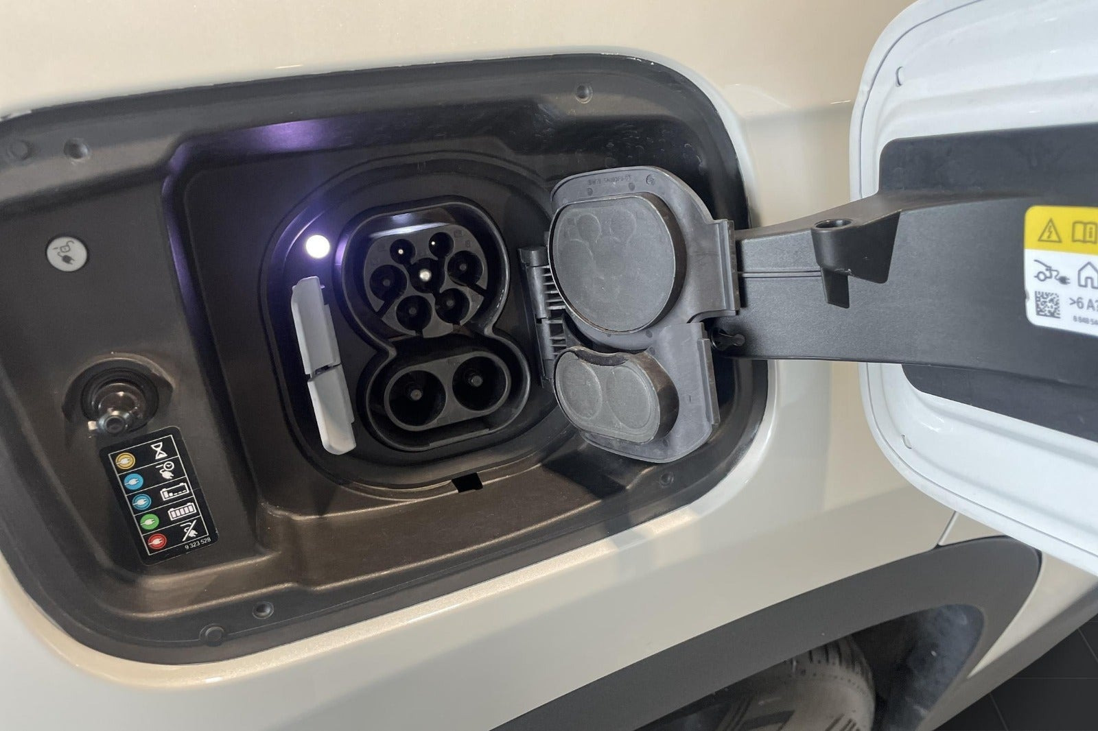 Hvid BMW iX1 fra 2024