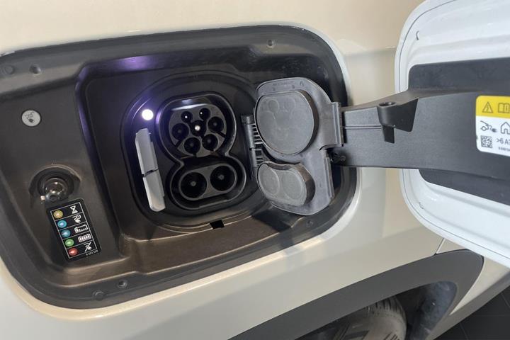 Hvid BMW iX1 fra 2024