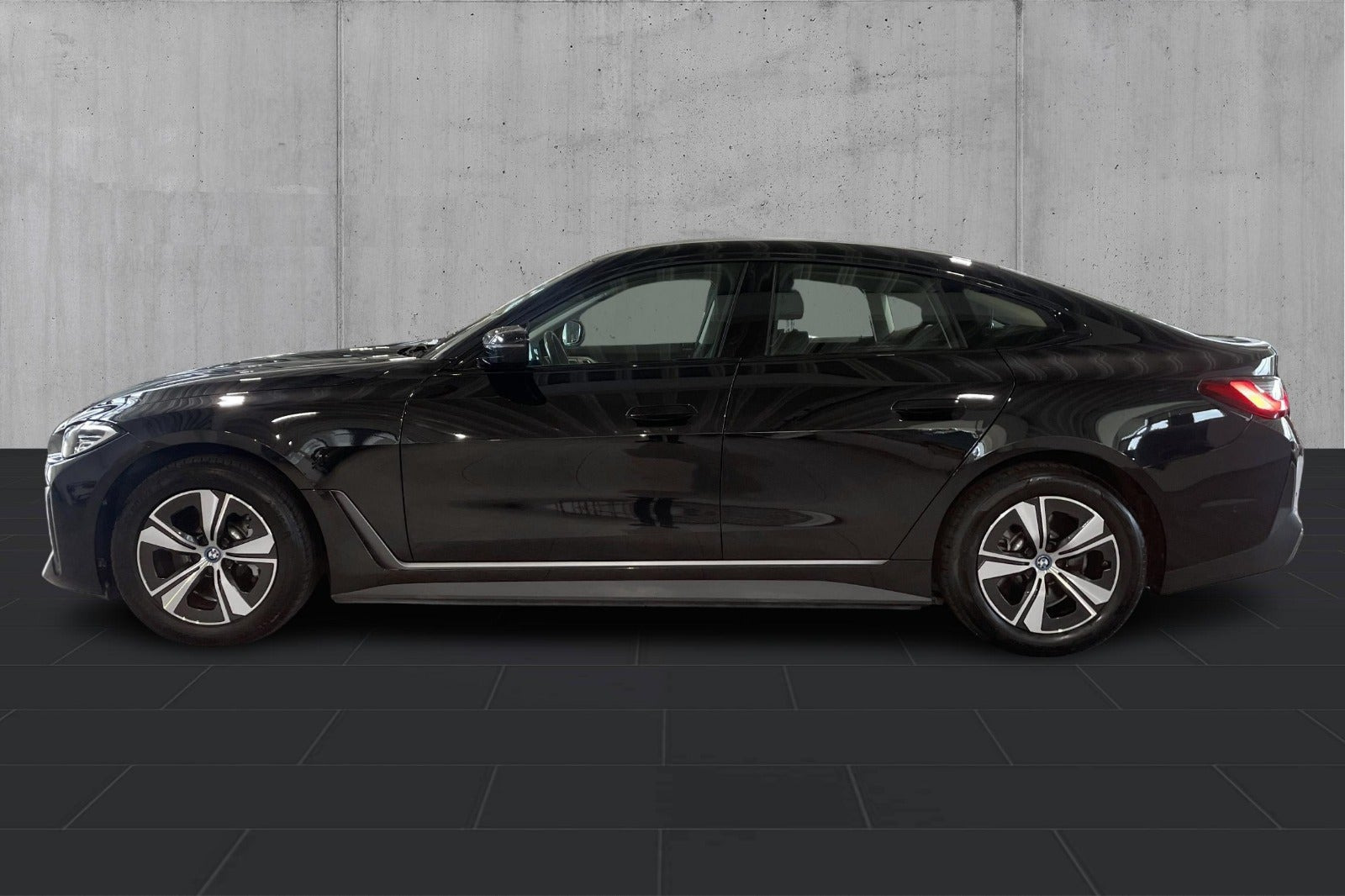 Sort BMW i4 fra 2023