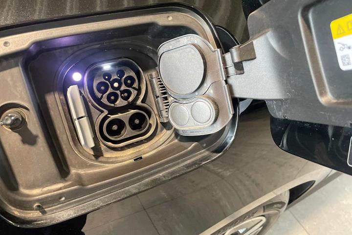Sort BMW i4 fra 2023