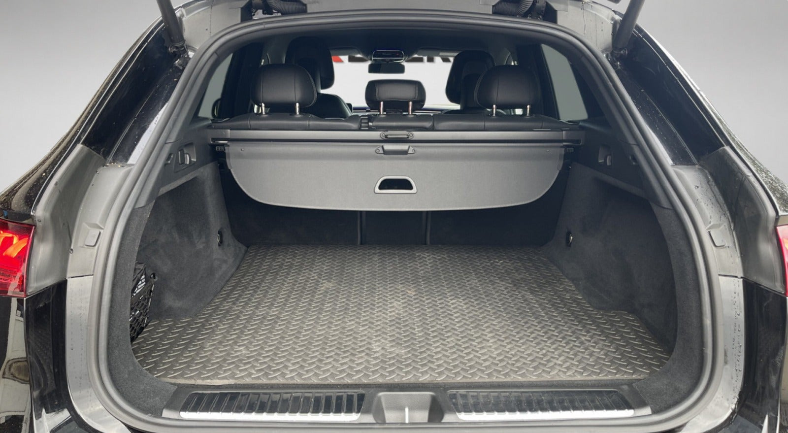 Sort Mercedes EQE350 SUV fra 2025