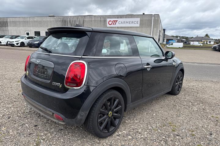 Sort Mini Cooper SE fra 2020