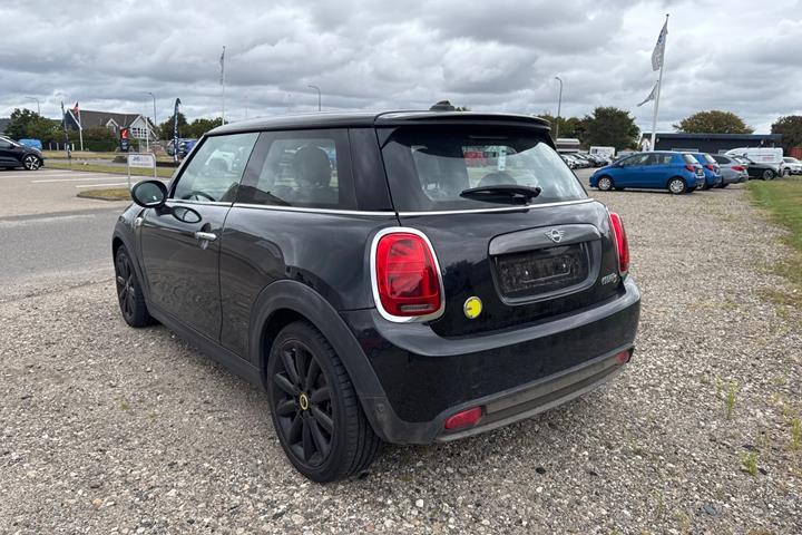 Sort Mini Cooper SE fra 2020
