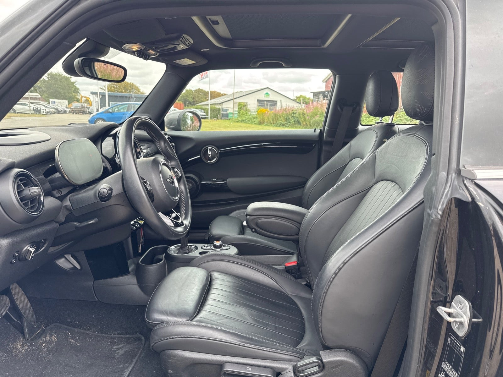 Sort Mini Cooper SE fra 2020