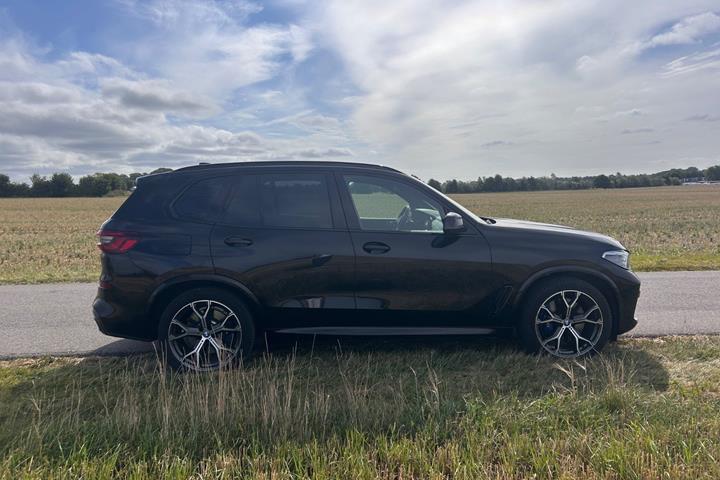 Sort BMW X5 fra 2022