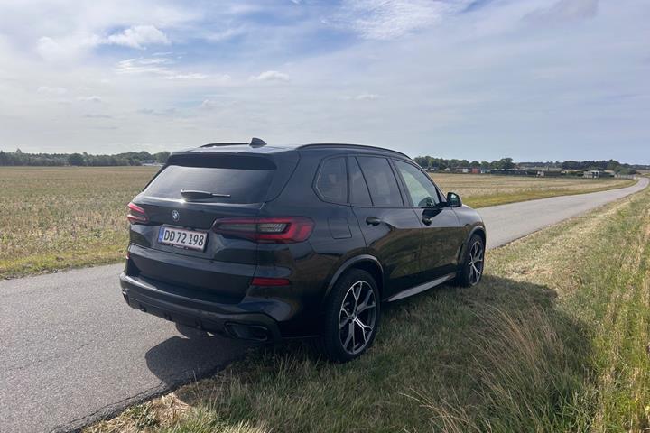 Sort BMW X5 fra 2022