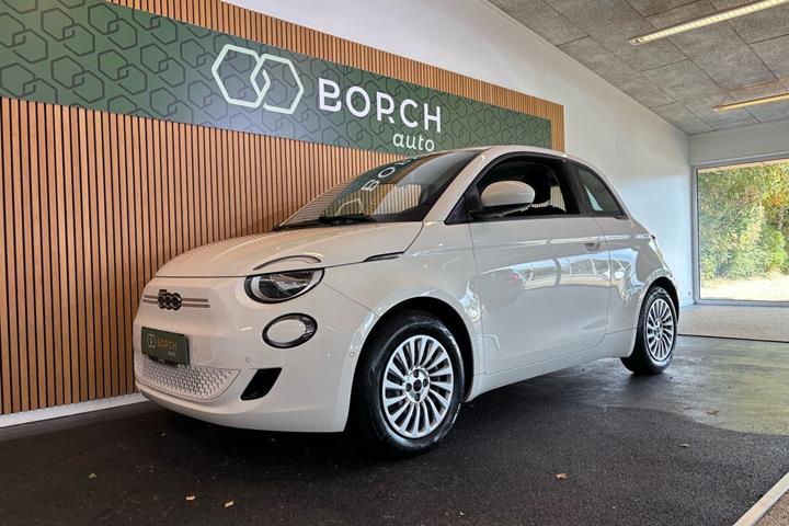 Hvid Fiat 500e fra 2023