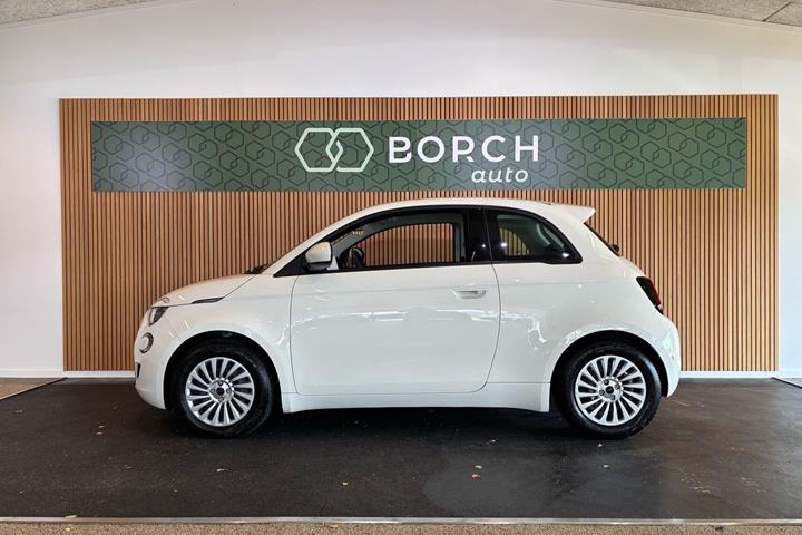 Hvid Fiat 500e fra 2023