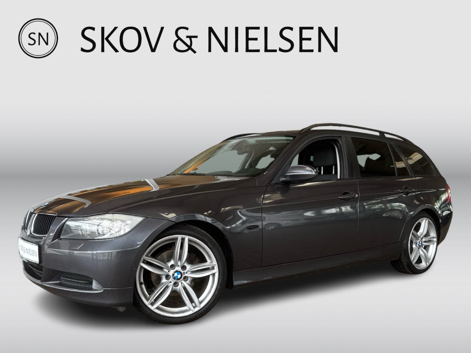 Grå BMW 320d fra 2008