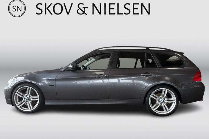 Grå BMW 320d fra 2008