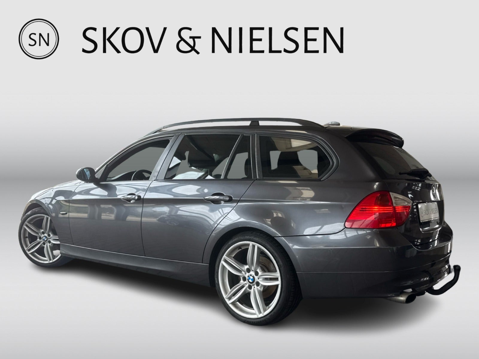Grå BMW 320d fra 2008