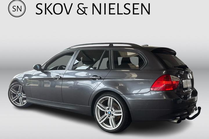 Grå BMW 320d fra 2008