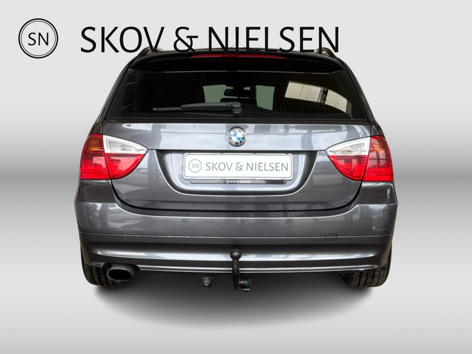 Grå BMW 320d fra 2008