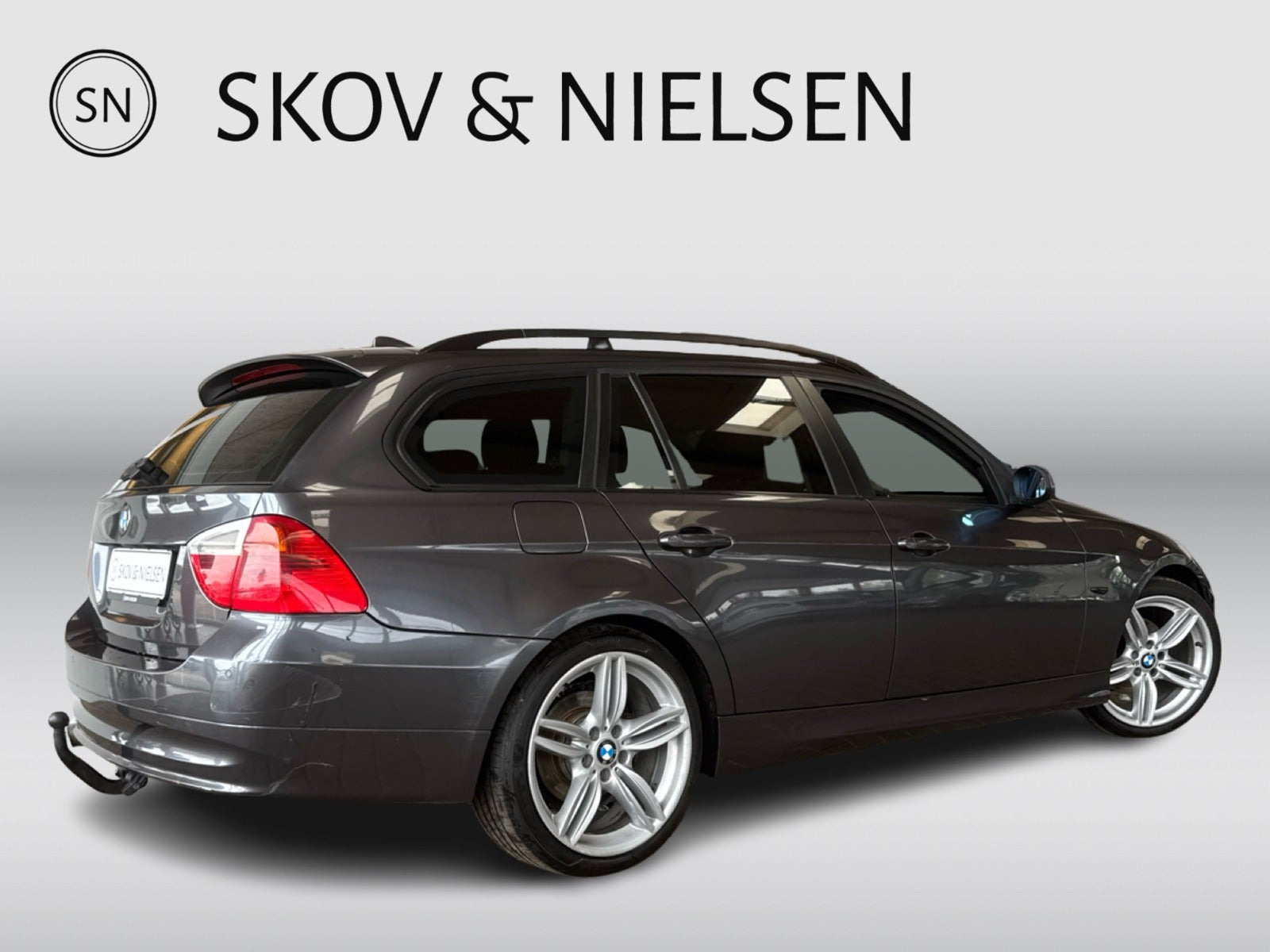 Grå BMW 320d fra 2008
