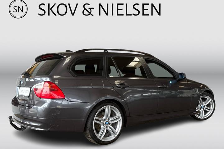 Grå BMW 320d fra 2008