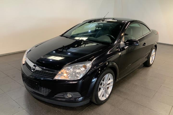 Sort Opel Astra fra 2009 set udefra