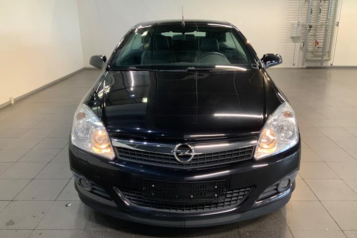 Sort Opel Astra fra 2009