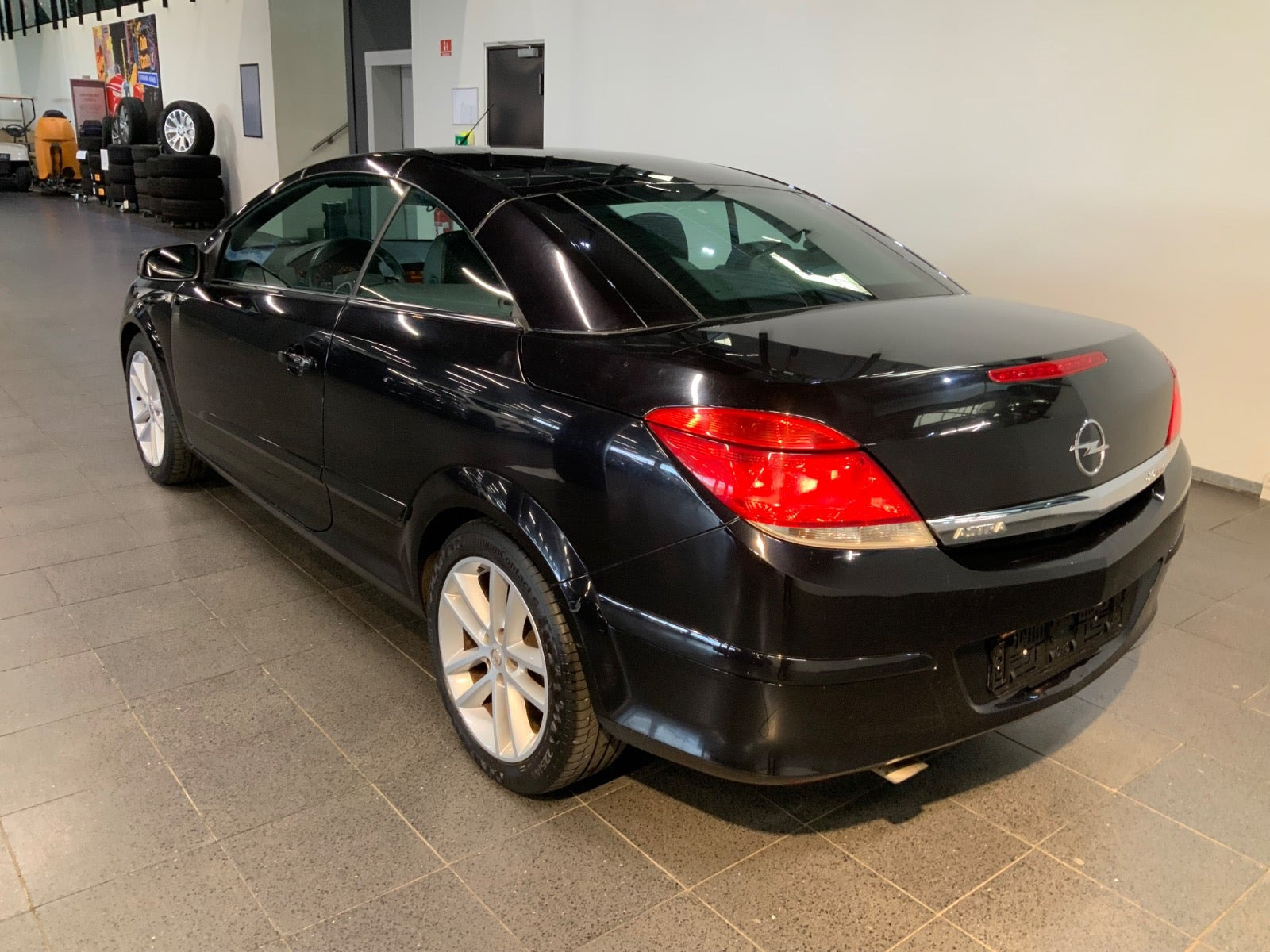 Sort Opel Astra fra 2009