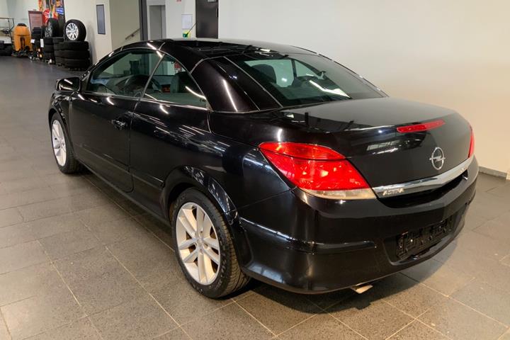 Sort Opel Astra fra 2009