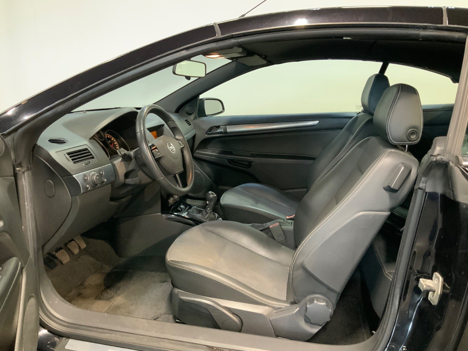 Sort Opel Astra fra 2009