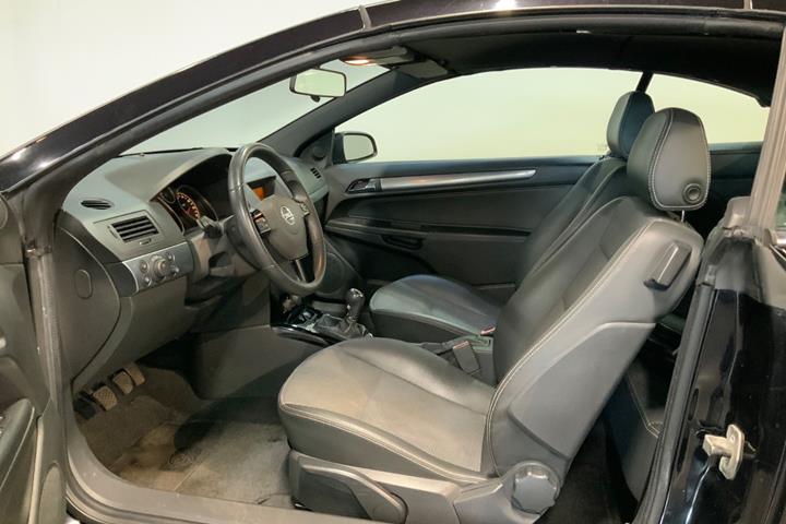 Sort Opel Astra fra 2009