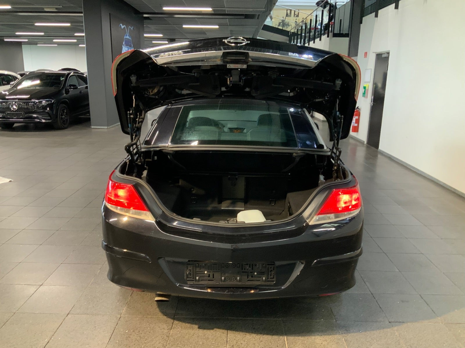 Sort Opel Astra fra 2009