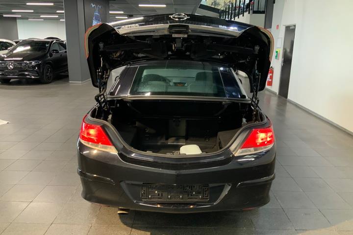 Sort Opel Astra fra 2009