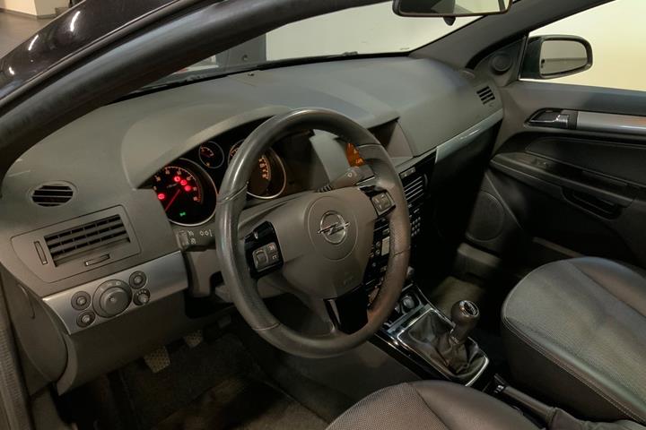 Sort Opel Astra fra 2009