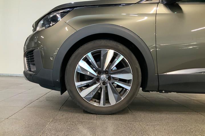 Grøn Peugeot 5008 fra 2018