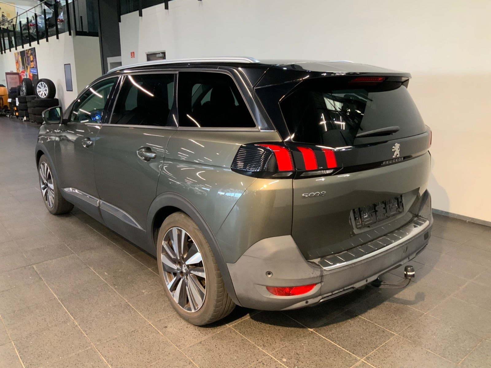 Grøn Peugeot 5008 fra 2018