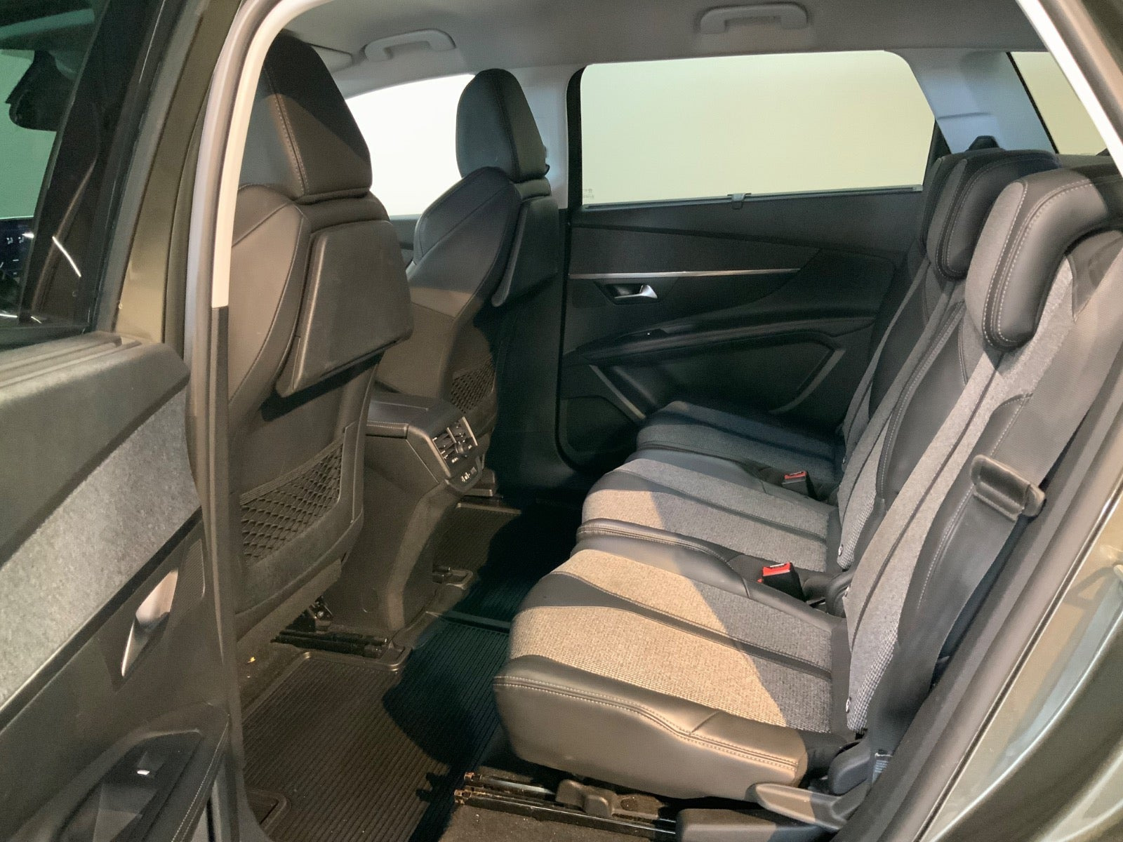 Grøn Peugeot 5008 fra 2018