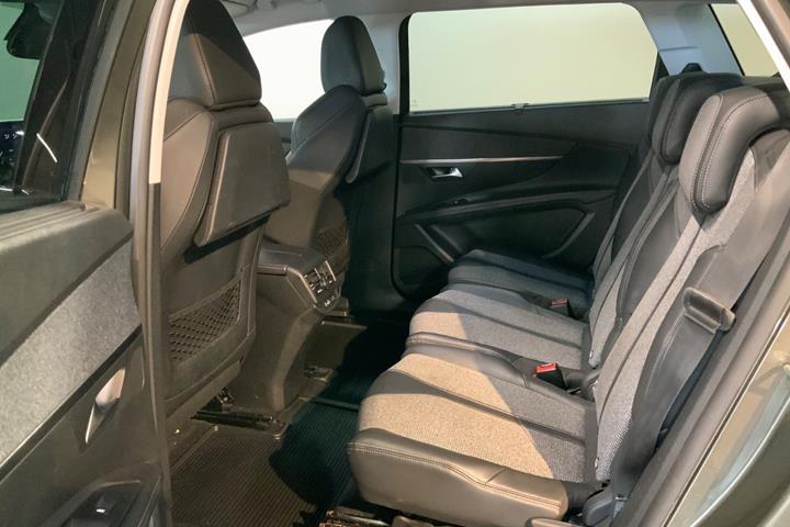 Grøn Peugeot 5008 fra 2018