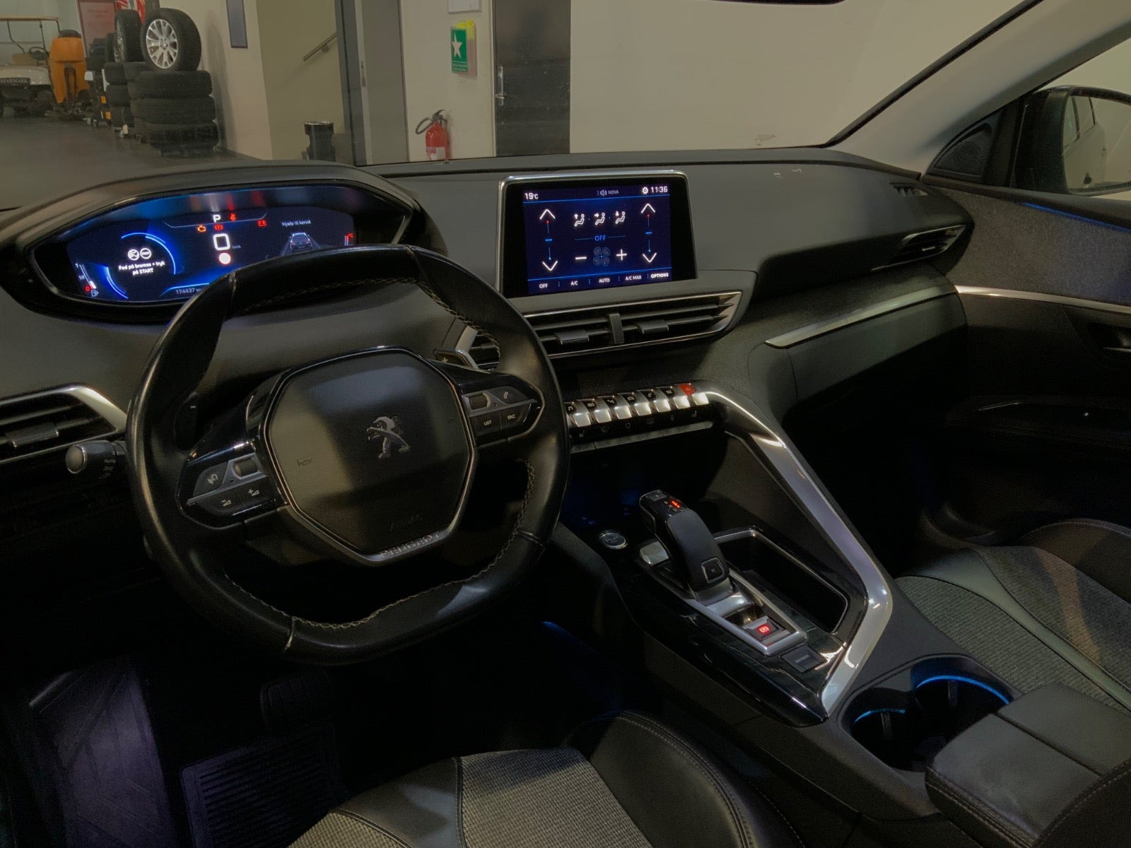 Grøn Peugeot 5008 fra 2018