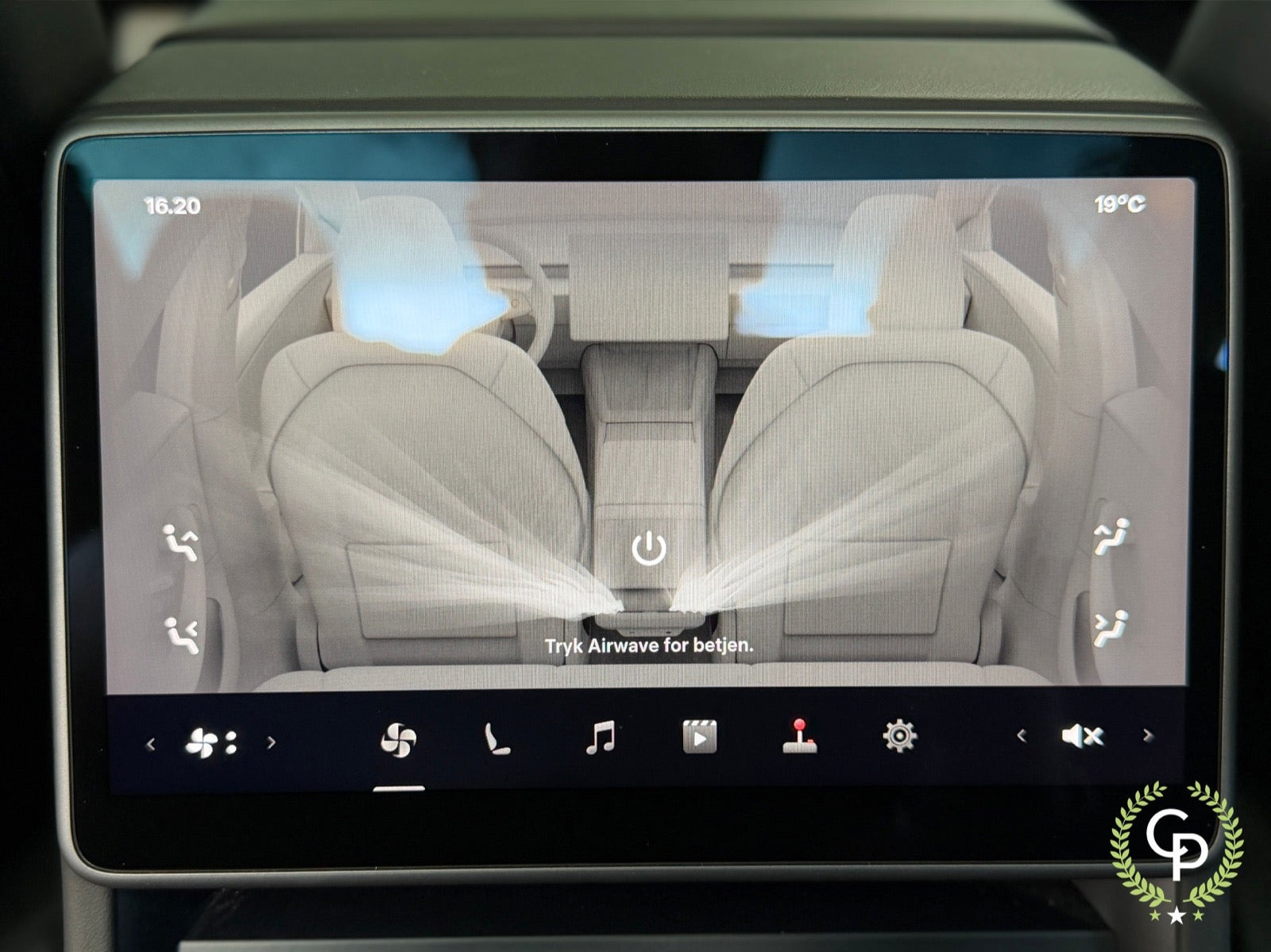 Grå Tesla Model 3 fra 2023