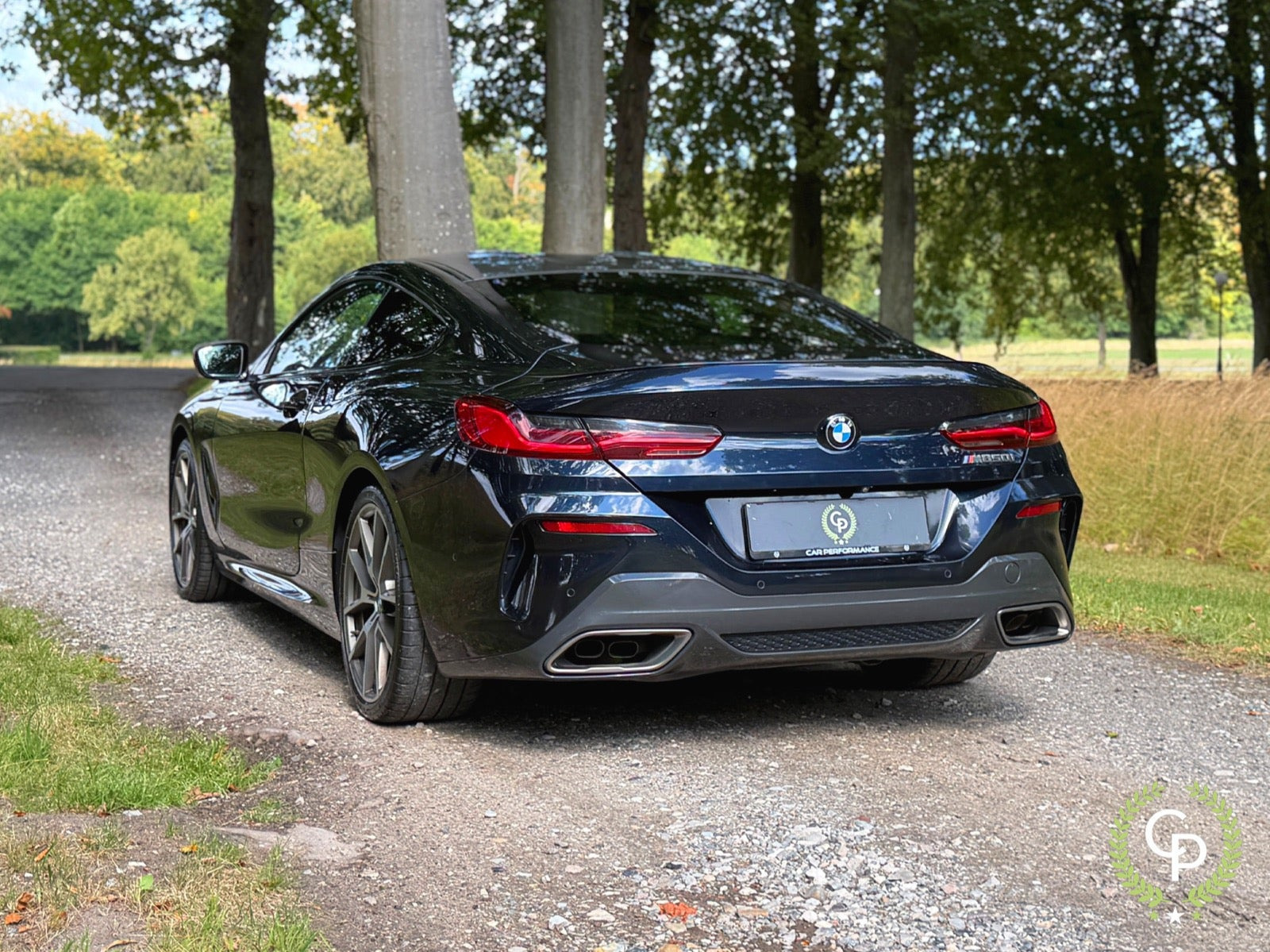 Blå BMW M850i fra 2020
