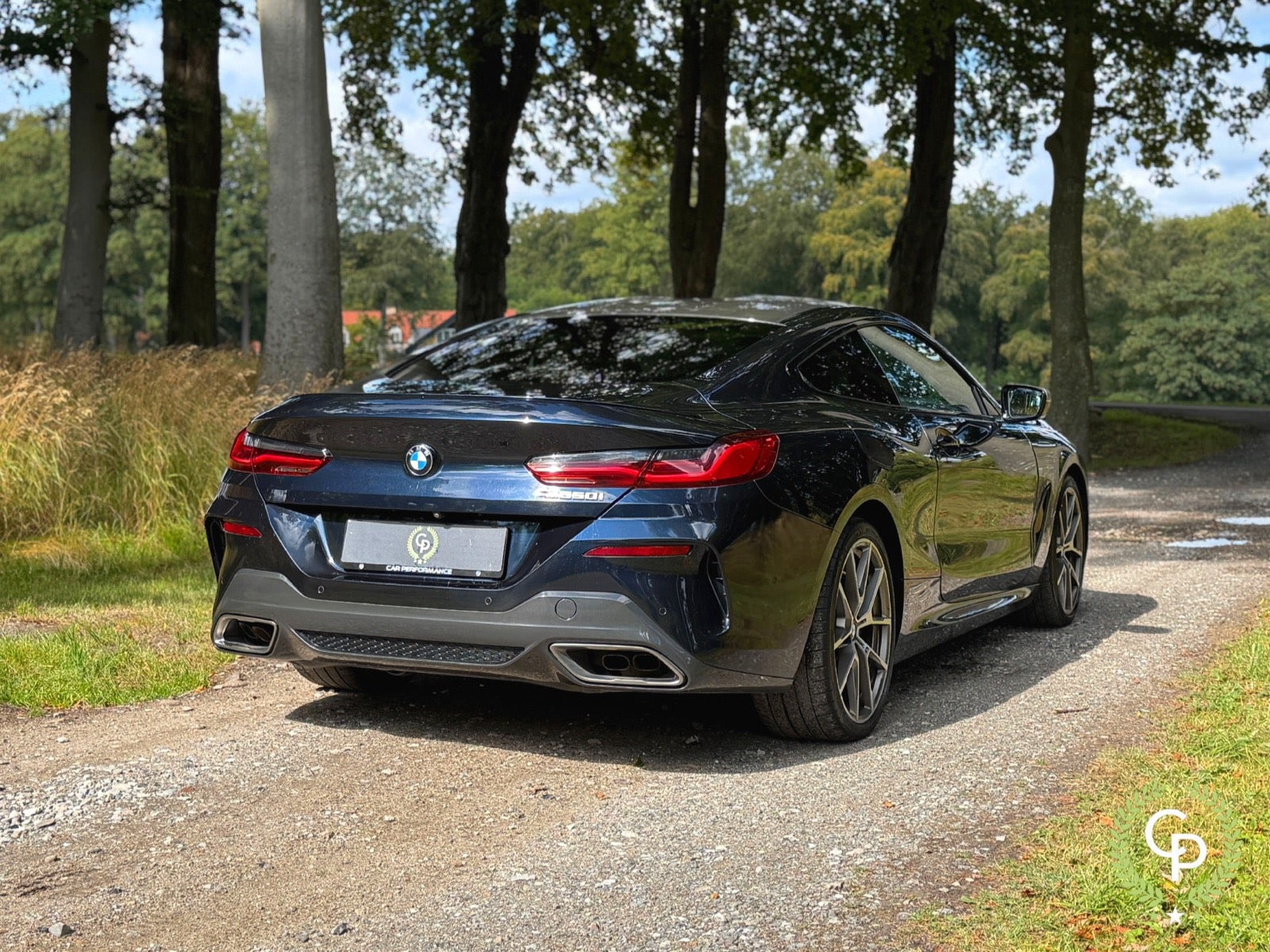 Blå BMW M850i fra 2020