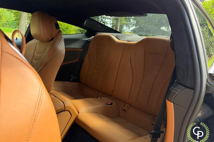 Blå BMW M850i fra 2020
