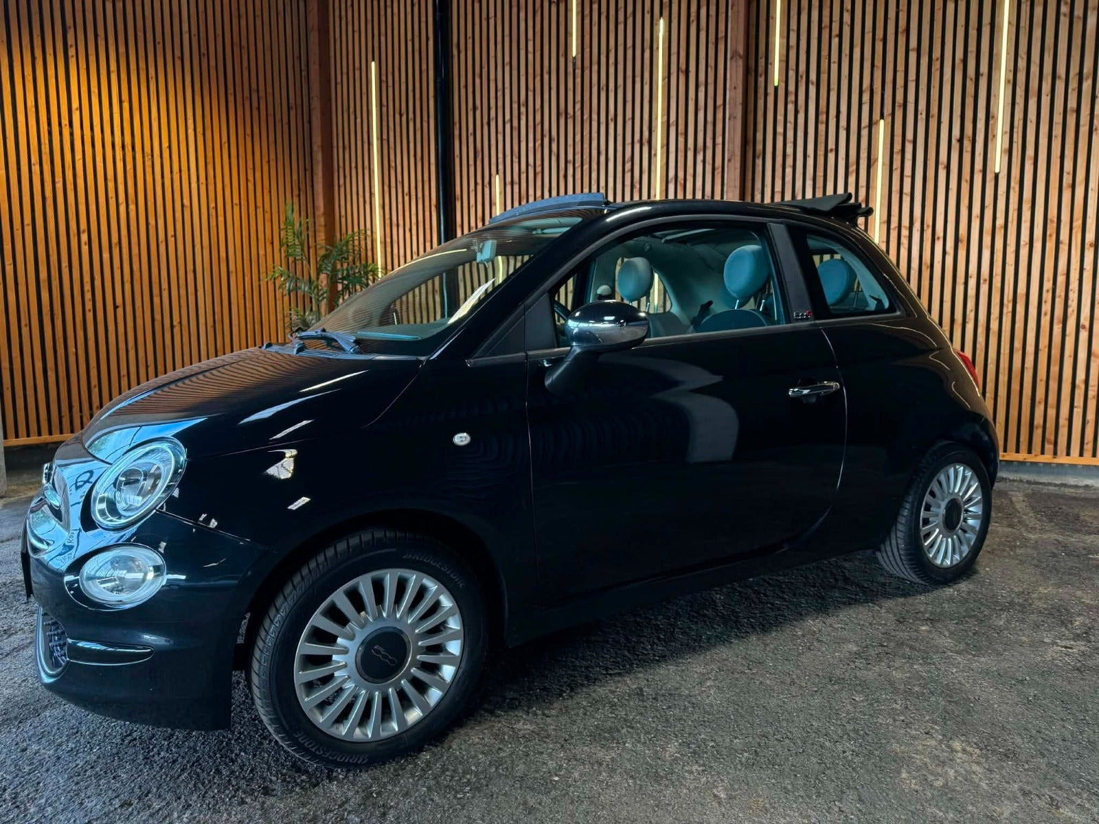 Sort Fiat 500C fra 2016
