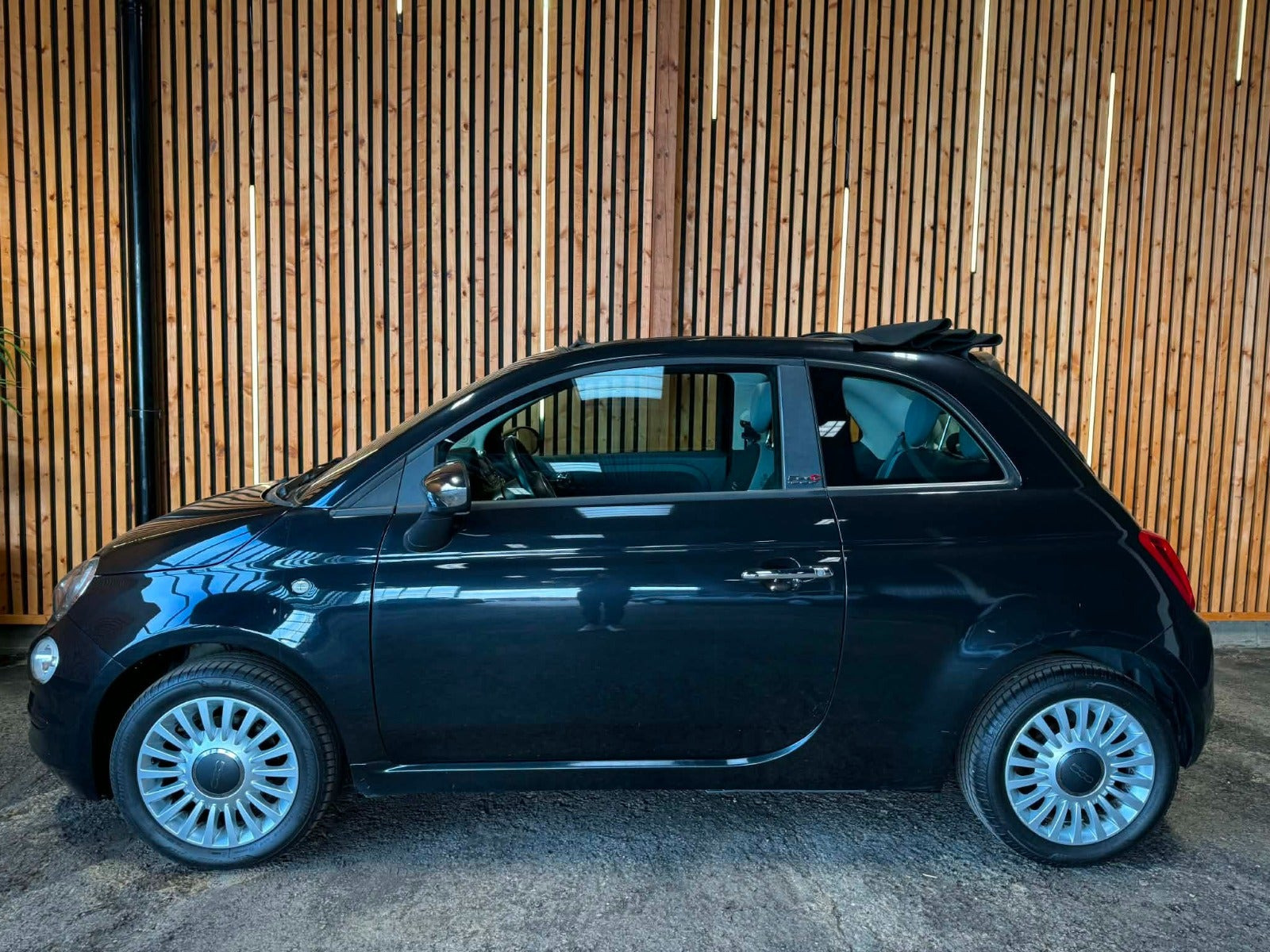 Sort Fiat 500C fra 2016