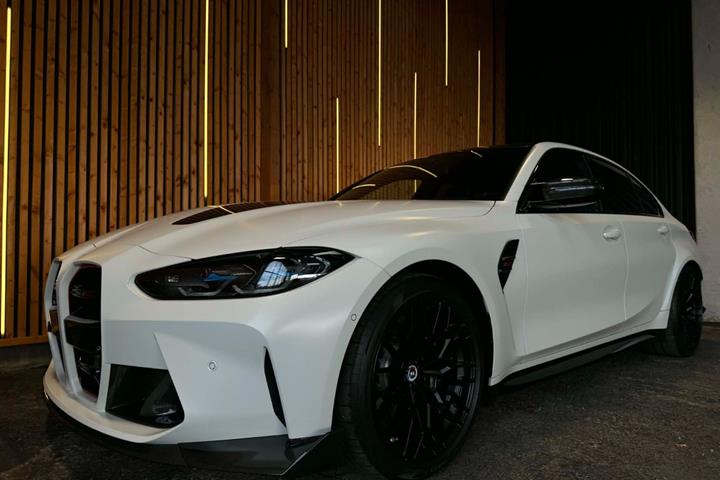 Hvid BMW M3 fra 2024